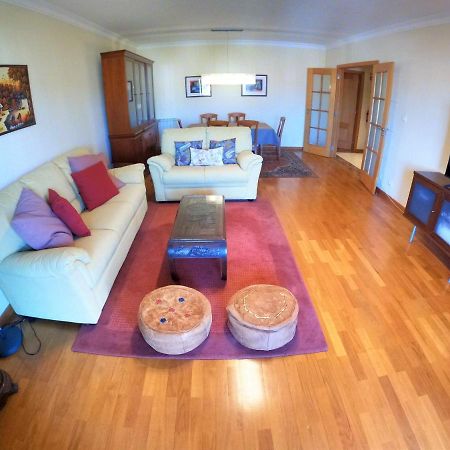 Lisbon 2 bedroom apartment with balcony in Algés Exterior foto