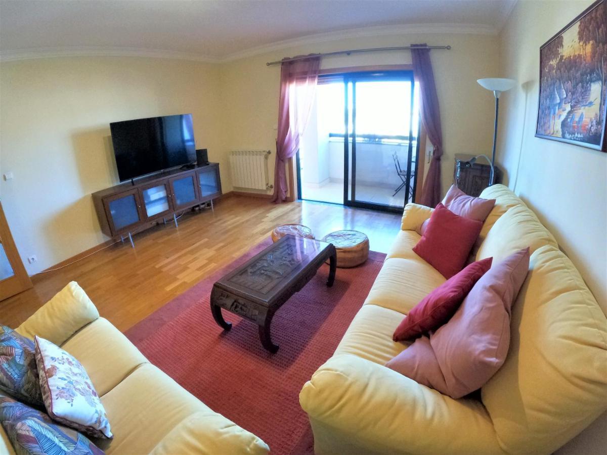 Lisbon 2 bedroom apartment with balcony in Algés Exterior foto