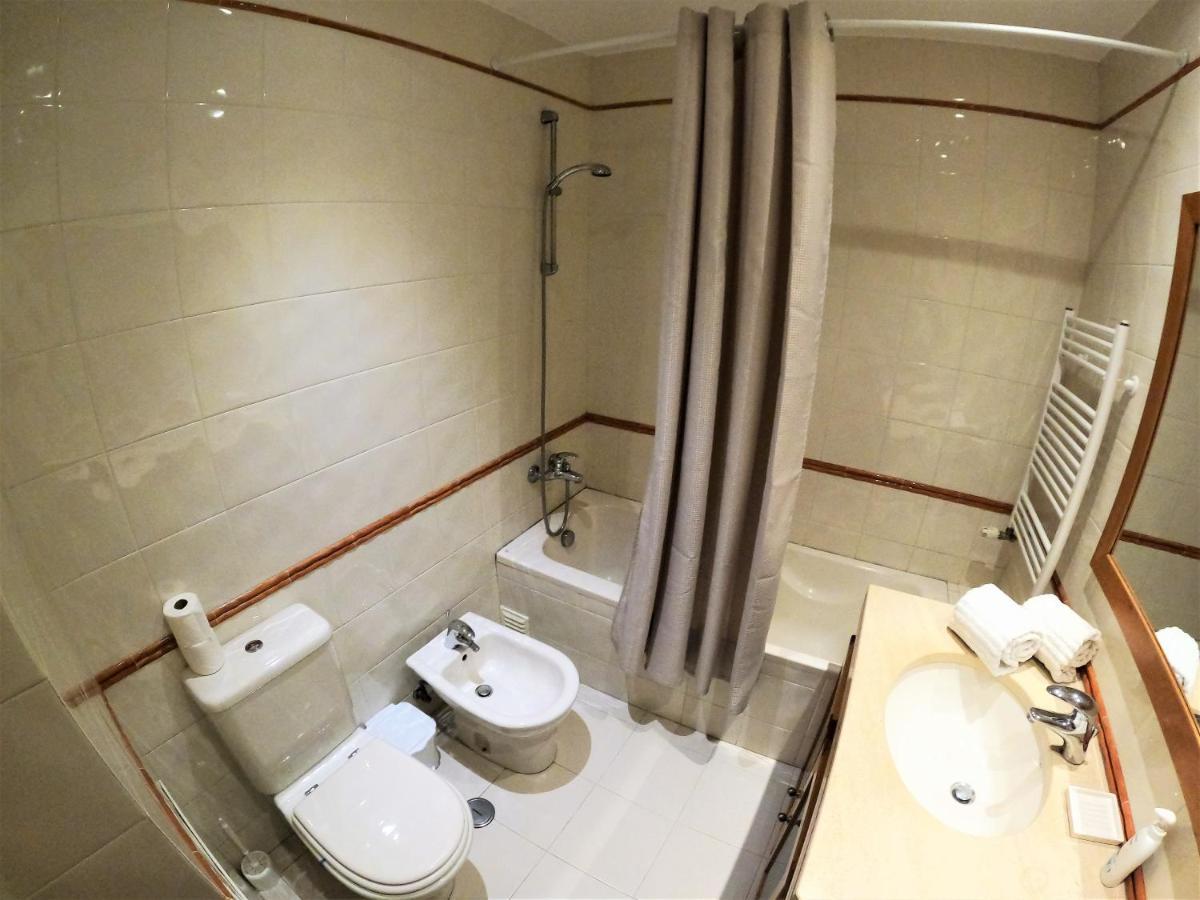 Lisbon 2 bedroom apartment with balcony in Algés Exterior foto