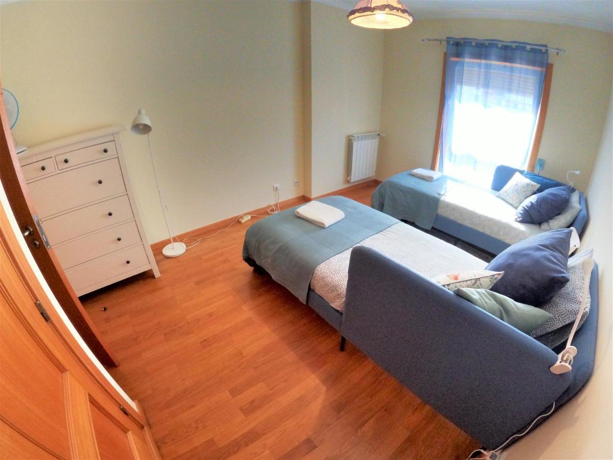 Lisbon 2 bedroom apartment with balcony in Algés Exterior foto