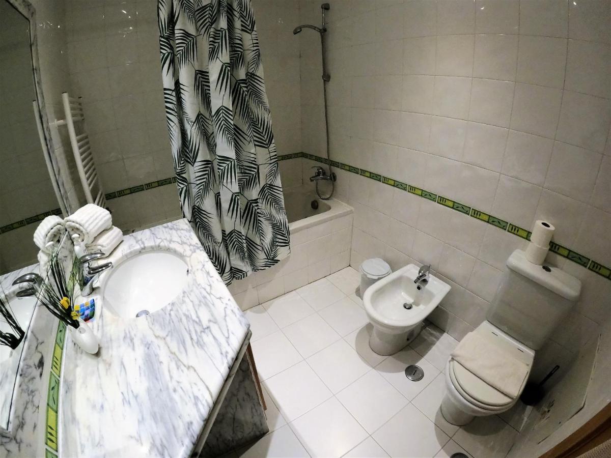Lisbon 2 bedroom apartment with balcony in Algés Exterior foto