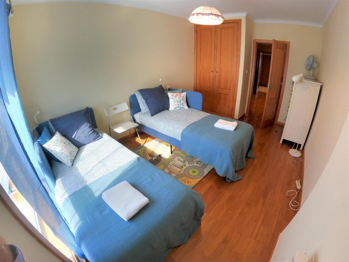 Lisbon 2 bedroom apartment with balcony in Algés Exterior foto